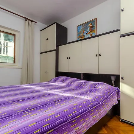 Apartment Pine Haven